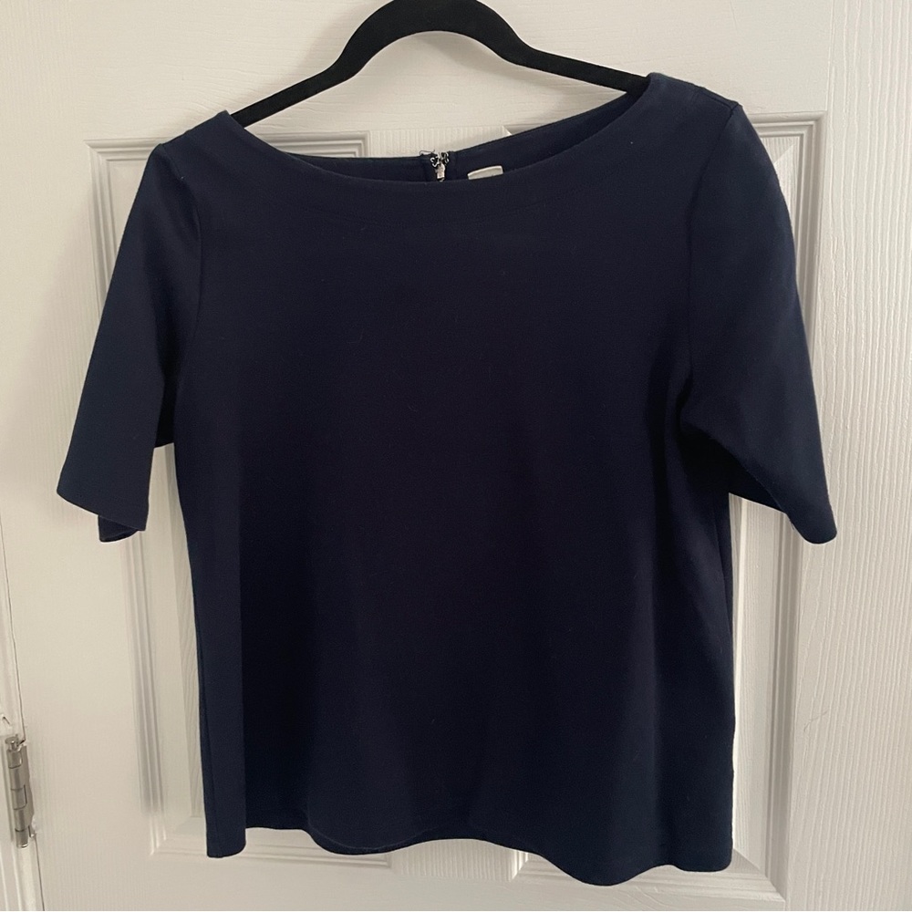 Excellent used condition. Boxy, thicker fabric shirt. Zipper detail on the back.